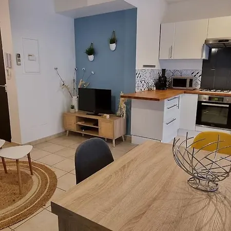 Appartement Avec Grand Garage בזייה