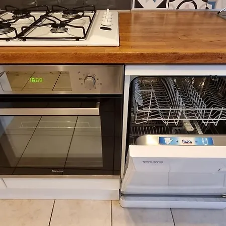 Appartement Avec Grand Garage דירה *